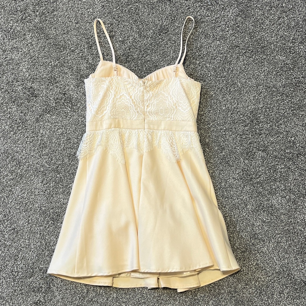 Missguided Cream Dress Size 8 - Picture 4 of 7